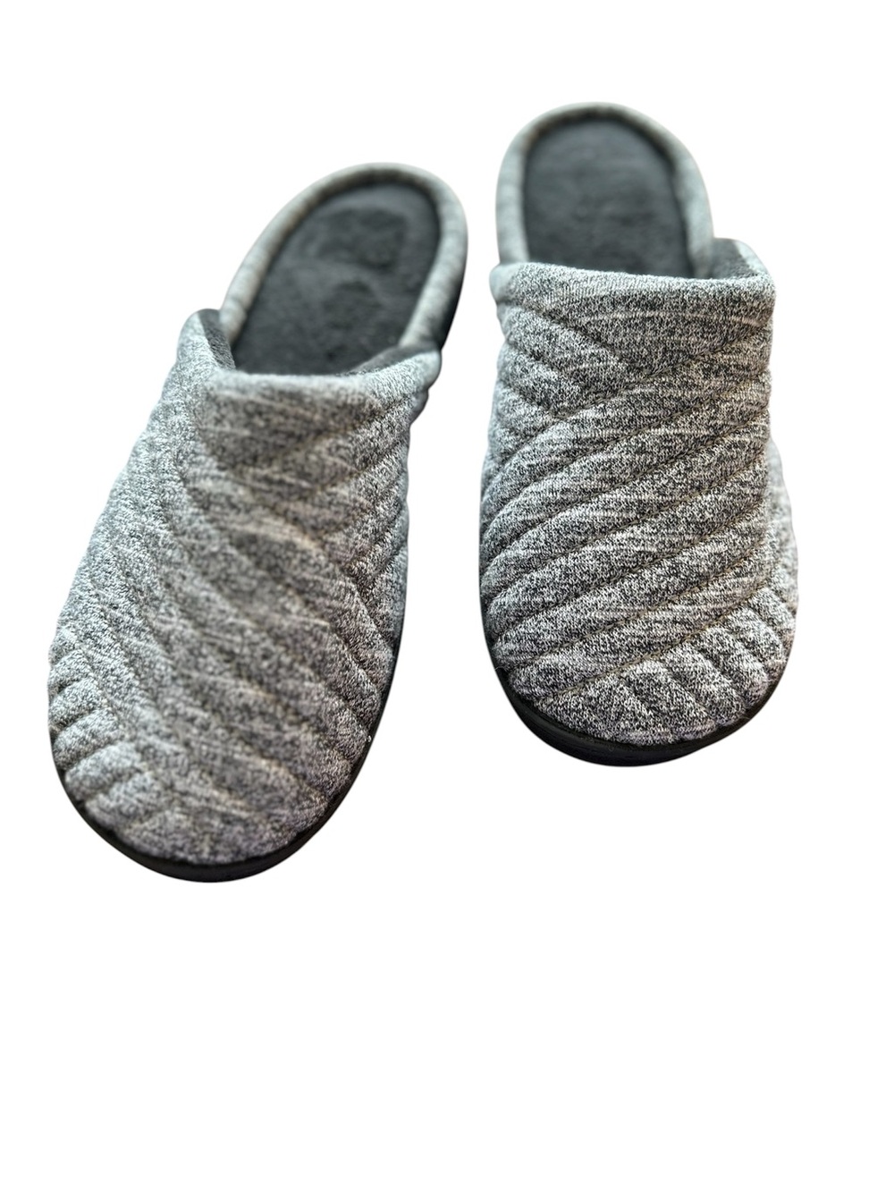 isotoner Women’s Quilted Slip-On Slippers Gray/Black size 8.5-9 NWOT